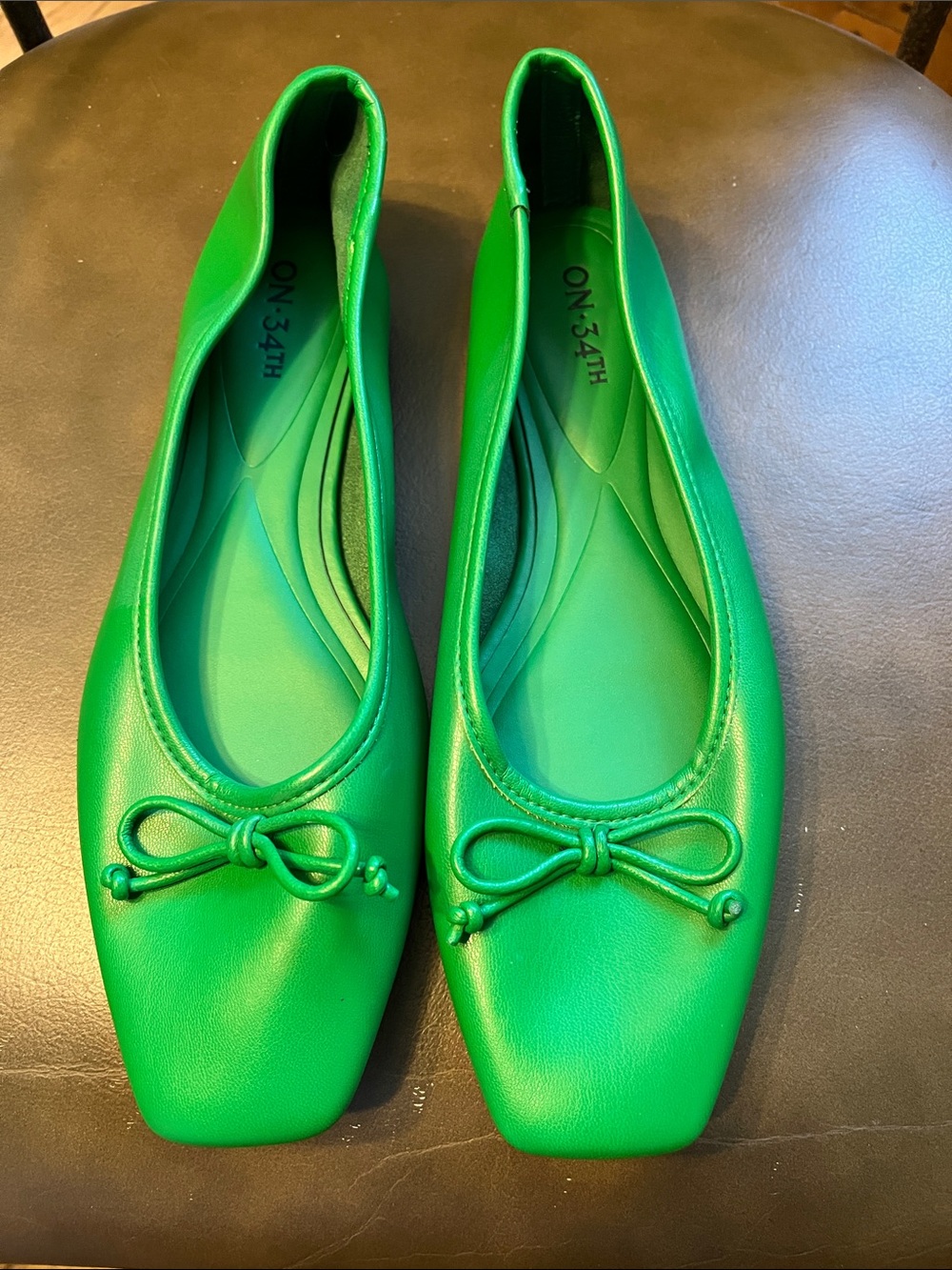 On Running Green Square-Toe Ballet Flats with Bow
